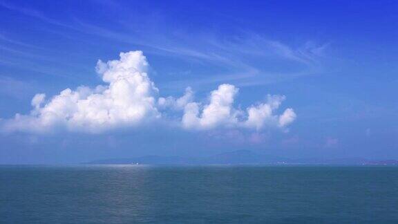 海面上的云景