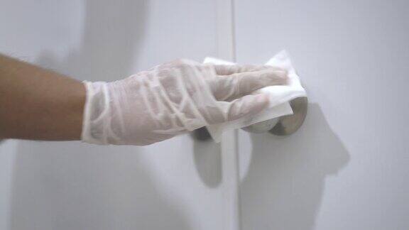 手动清洁工厂白门把手保护新冠肺炎病毒