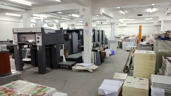 印刷厂的自动化印刷机