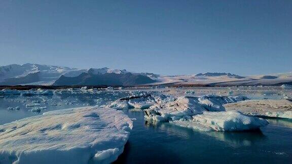 空中飞过冰岛的冰川冰山