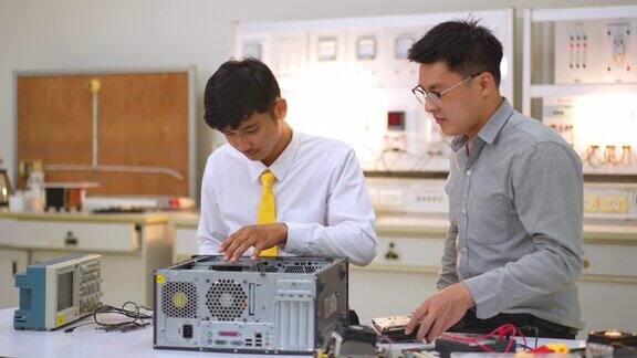 亚洲学生学习电子技师老师拆卸和固定主板进行清洁电脑维修从单板上拆卸处理器