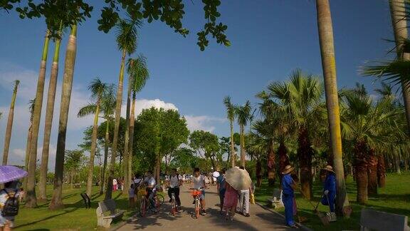 阳光明媚的一天珠海市内著名的公园弄堂散步全景4k中国