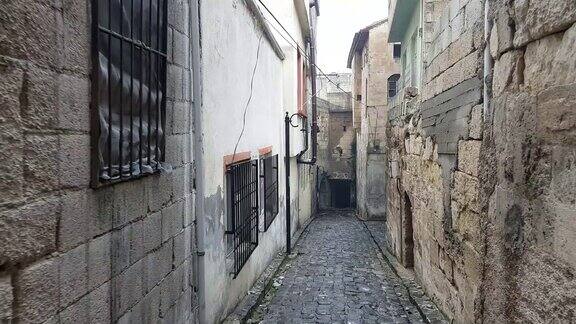 土耳其加齐安泰普的古老石头街道和房屋