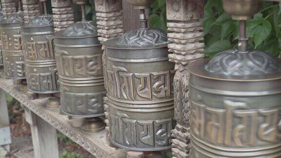 佛教祈祷轮子手捻西藏符号