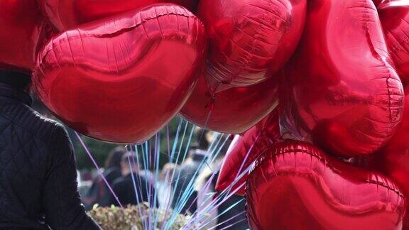传统节日上的红气球