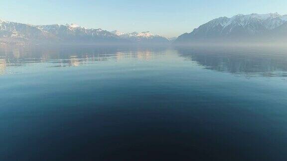 日内瓦湖和高山在晴朗的日子瑞士阿尔卑斯山瑞士鸟瞰图