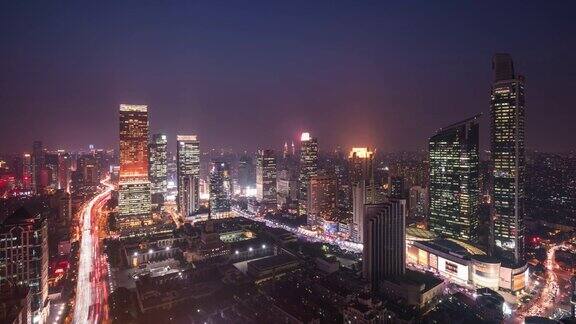 电梯从白天到晚上的上海市中心城市景观
