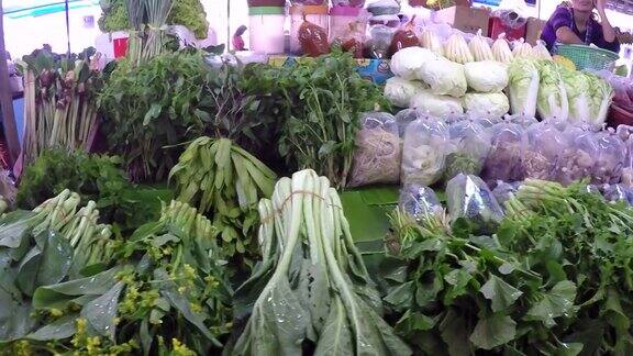 东南亚传统的农贸市场蔬菜摊