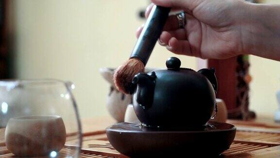 中国传统茶道放在茶几上拉近了距离