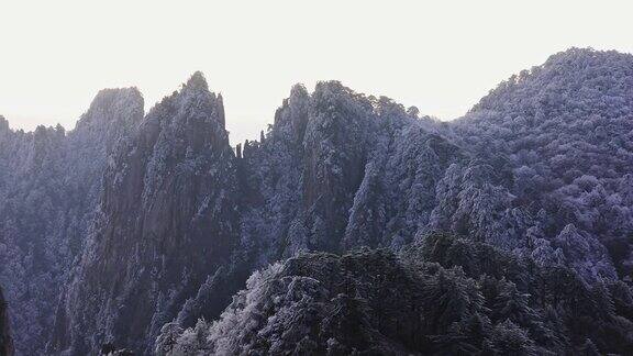 冬季群山对天景观