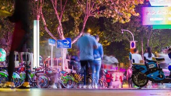 武汉城市夜景时间照亮交通、街道、人行道全景4k时间流逝中国