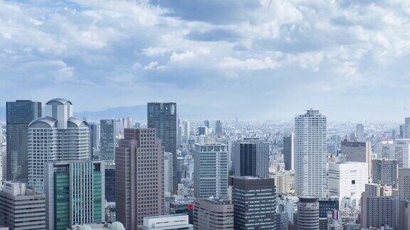 鸟瞰图时间流逝的大阪城市景观与云移动