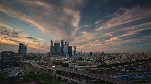 日落黄昏莫斯科现代城市交通道路航拍全景4k时间流逝俄罗斯