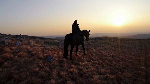 HD:日落时分骑马