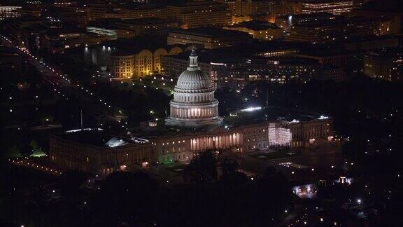 美国国会大厦夜间鸟瞰图