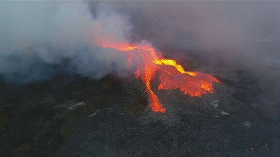 冰岛火山熔岩喷发