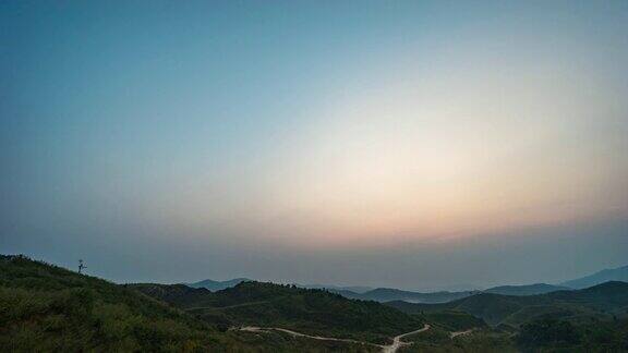 美丽的变换遮阳日出天空与热带山脉时间流逝视频