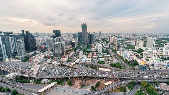 曼谷城市景观与高速公路交通在高峰时刻的时间流逝