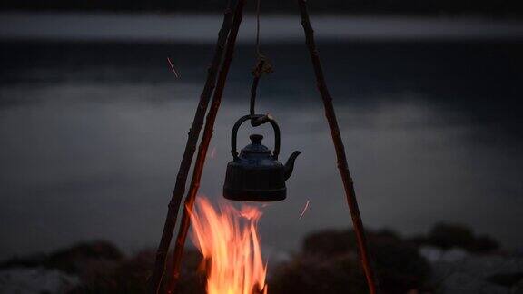 茶壶在篝火