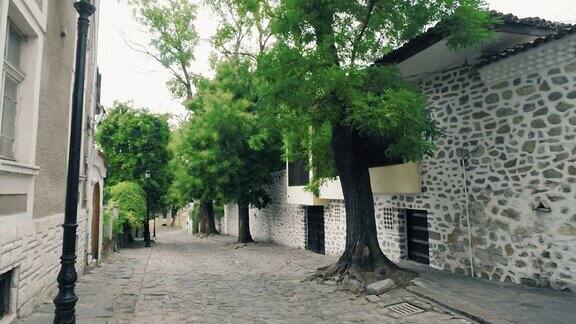 保加利亚普罗夫迪夫的鹅卵石街道和正宗的老房子