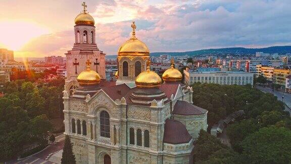 保加利亚海都瓦尔纳市圣母升天大教堂航拍4K视频