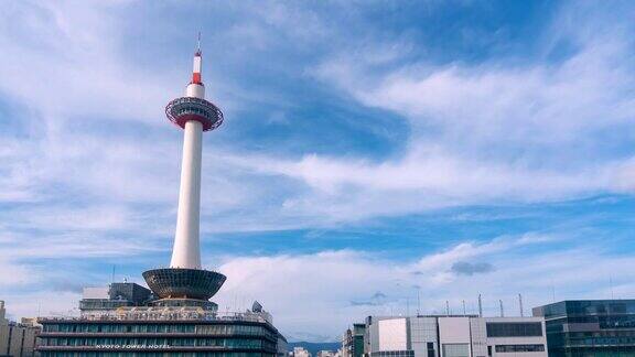 日本京都约2019年7月:永恒的京都城市景观和火车站前的京都塔这座塔是著名的地标