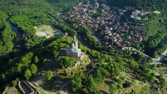 在一个美丽的夏日塔诺沃保加利亚2018年Tsarevets要塞的空中日出