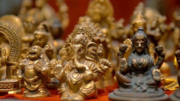 传统印度神像作为纪念品出售以纪念印度