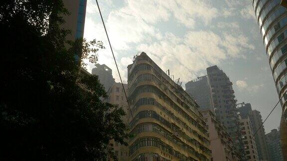 香港白天时间有轨电车交通街道中心道路旅行向上观看全景4k中国