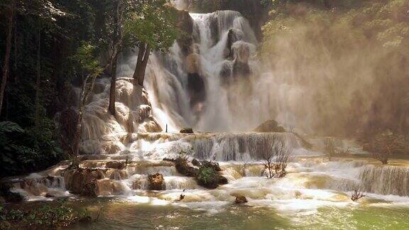 老挝琅勃拉邦的库朗思瀑布