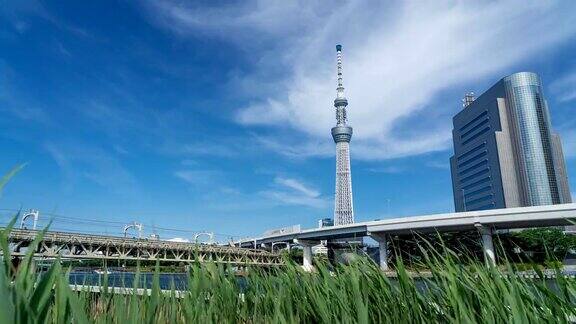 时间流逝东京天空树与蓝天在东京日本