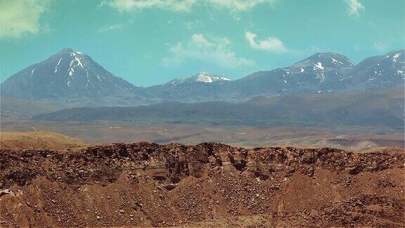 智利阿塔卡马沙漠中的火山