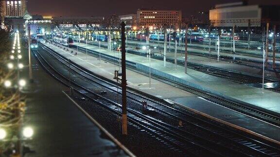一个主要火车站的夜生活