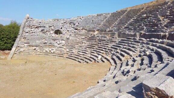 土耳其安塔利亚古城里顿圆形剧场的古代遗迹