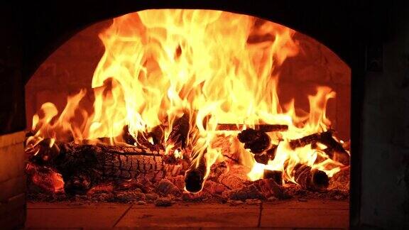 传统砖炉与火