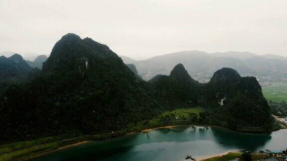 越南山区河流鸟瞰图