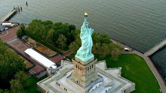 纽约自由岛上的空中自由女神像