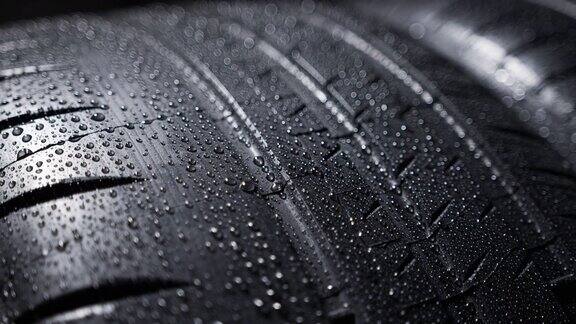 特写工作室拍摄的湿旋转汽车街道轮胎