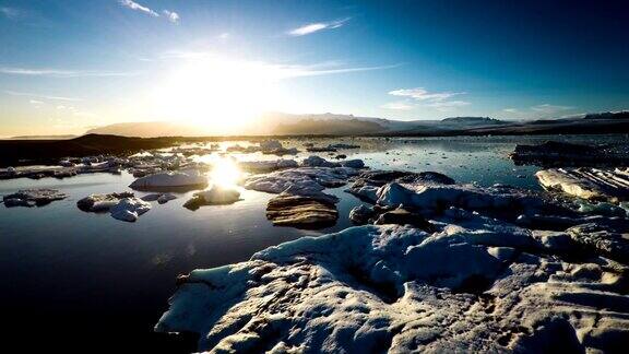飞越融化的冰山-冰岛Jokulsarlon