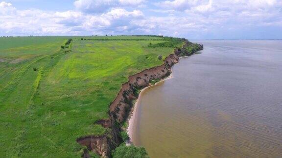 海岸线高的河岸