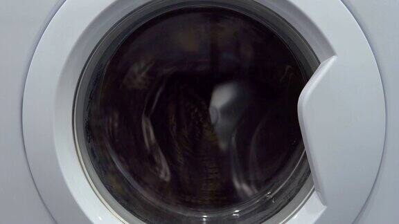 工业洗衣机工作在工业洗衣机洗衣服的关闭
