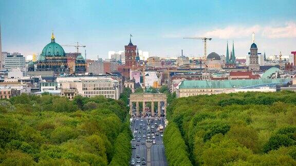 柏林城市在勃兰登堡门和层花园柏林德国