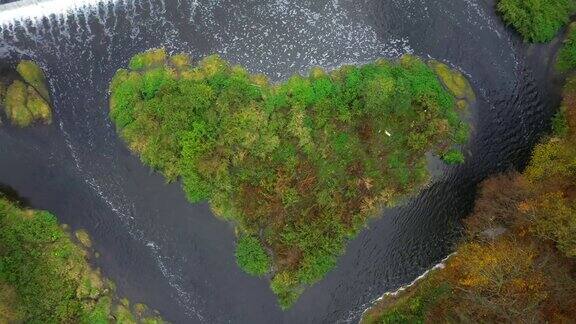 绿色心形岛在河上的贝龙卡自然公园皮尔森附近的自然奇观捷克共和国的神奇目的地鸟瞰欧洲地标