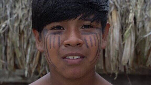巴西土著部落的巴西小男孩