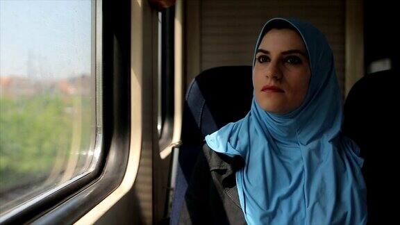 现代阿拉伯妇女喜欢坐火车