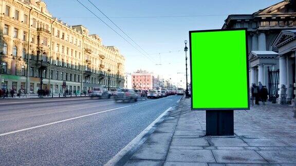 城市街道上的彩色广告牌间隔拍摄