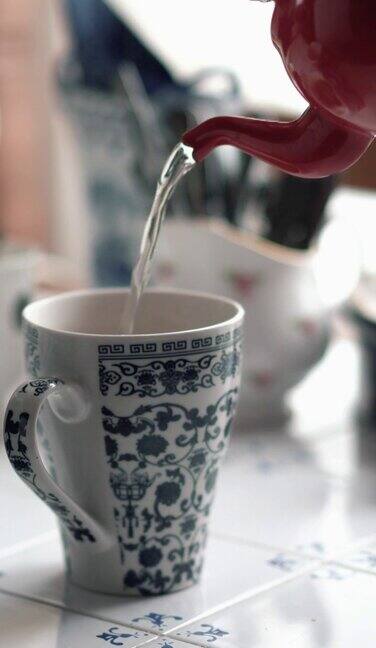 泡茶开始新的一天在家里