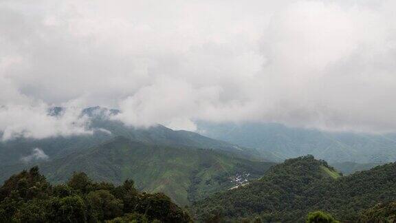 4k延时b卷山脉和热带森林云雾海