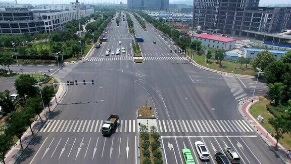 中国南京交通十字路口鸟瞰图俯视图