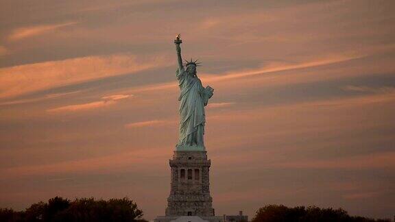 日落时的自由女神像